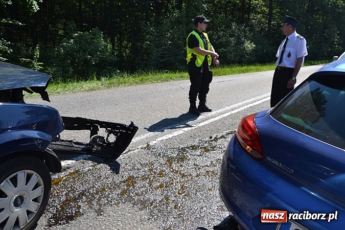 Zdjęcie w galerii na portalu naszraciborz.pl: Zderzenie trzech pojazdów na granicy Szymocic i Jankowic wiadomości z regionu
