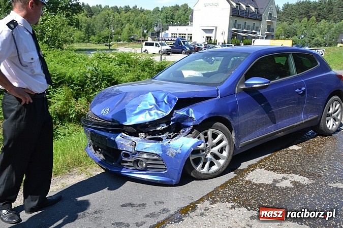 Zdjęcie w galerii na portalu naszraciborz.pl: Zderzenie trzech pojazdów na granicy Szymocic i Jankowic wiadomości z regionu