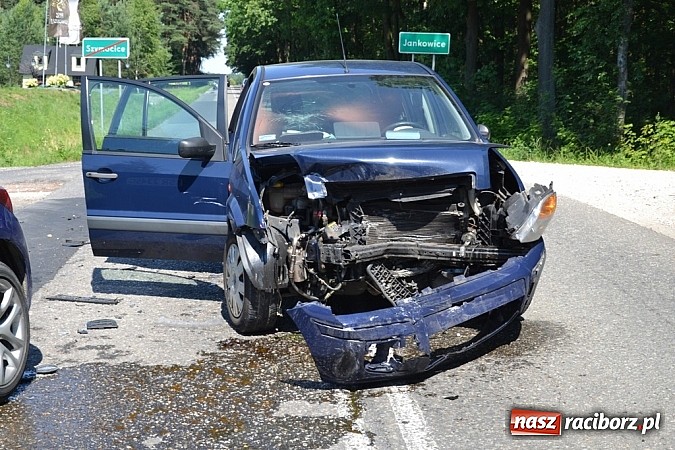 Zdjęcie w galerii na portalu naszraciborz.pl: Zderzenie trzech pojazdów na granicy Szymocic i Jankowic wiadomości z regionu