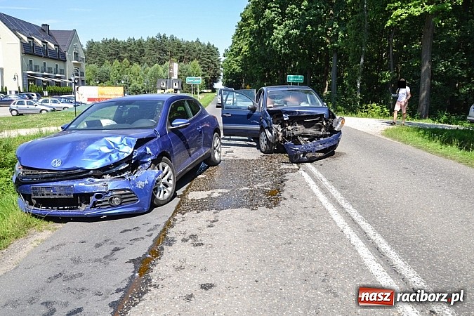 Zdjęcie w galerii na portalu naszraciborz.pl: Zderzenie trzech pojazdów na granicy Szymocic i Jankowic wiadomości z regionu