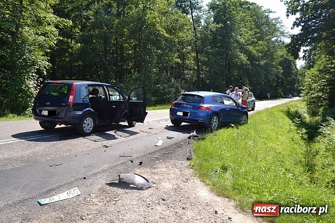 Zdjęcie w galerii na portalu naszraciborz.pl: Zderzenie trzech pojazdów na granicy Szymocic i Jankowic wiadomości z regionu
