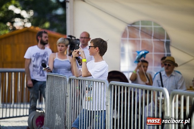 Zdjęcie w galerii na portalu naszraciborz.pl: Krzysztof Krawczyk i Zbigniew Wodecki gwiazdami 115. urodzin Banku Spółdzielczego w Raciborzu wiadomości z regionu