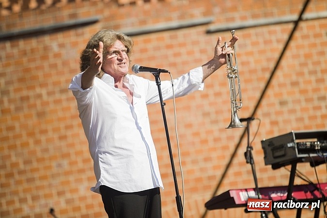 Zdjęcie w galerii na portalu naszraciborz.pl: Krzysztof Krawczyk i Zbigniew Wodecki gwiazdami 115. urodzin Banku Spółdzielczego w Raciborzu wiadomości z regionu