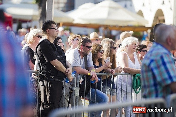 Zdjęcie w galerii na portalu naszraciborz.pl: Krzysztof Krawczyk i Zbigniew Wodecki gwiazdami 115. urodzin Banku Spółdzielczego w Raciborzu wiadomości z regionu