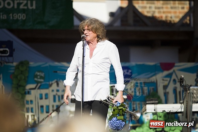 Zdjęcie w galerii na portalu naszraciborz.pl: Krzysztof Krawczyk i Zbigniew Wodecki gwiazdami 115. urodzin Banku Spółdzielczego w Raciborzu wiadomości z regionu