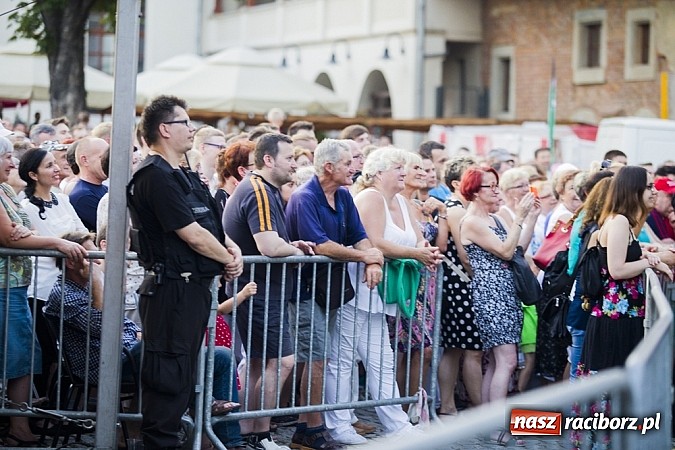 Zdjęcie w galerii na portalu naszraciborz.pl: Krzysztof Krawczyk i Zbigniew Wodecki gwiazdami 115. urodzin Banku Spółdzielczego w Raciborzu wiadomości z regionu