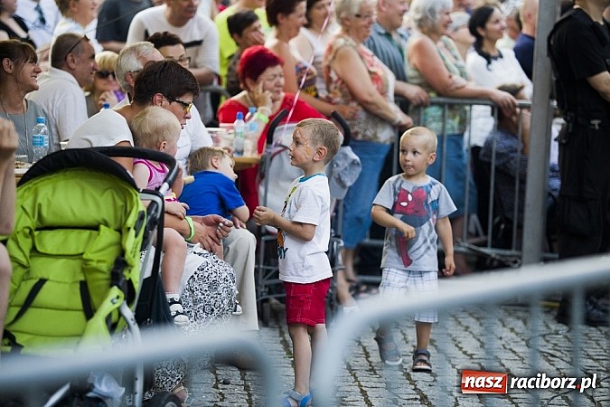 Zdjęcie w galerii na portalu naszraciborz.pl: Krzysztof Krawczyk i Zbigniew Wodecki gwiazdami 115. urodzin Banku Spółdzielczego w Raciborzu wiadomości z regionu