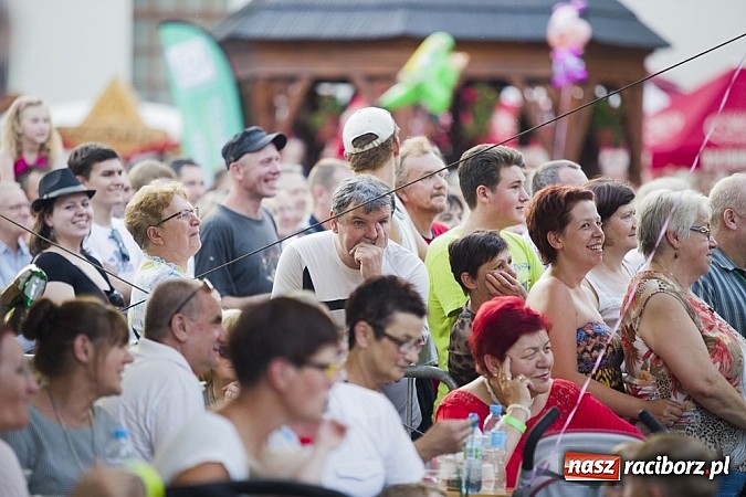 Zdjęcie w galerii na portalu naszraciborz.pl: Krzysztof Krawczyk i Zbigniew Wodecki gwiazdami 115. urodzin Banku Spółdzielczego w Raciborzu wiadomości z regionu