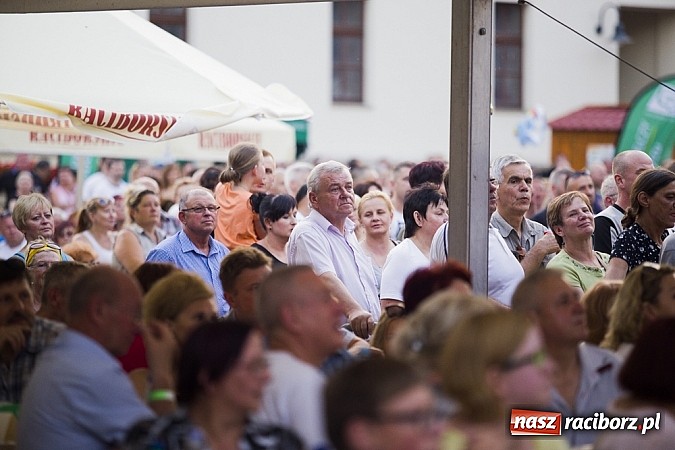 Zdjęcie w galerii na portalu naszraciborz.pl: Krzysztof Krawczyk i Zbigniew Wodecki gwiazdami 115. urodzin Banku Spółdzielczego w Raciborzu wiadomości z regionu