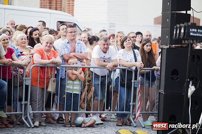 Zdjęcie w galerii na portalu naszraciborz.pl: Krzysztof Krawczyk i Zbigniew Wodecki gwiazdami 115. urodzin Banku Spółdzielczego w Raciborzu wiadomości z regionu