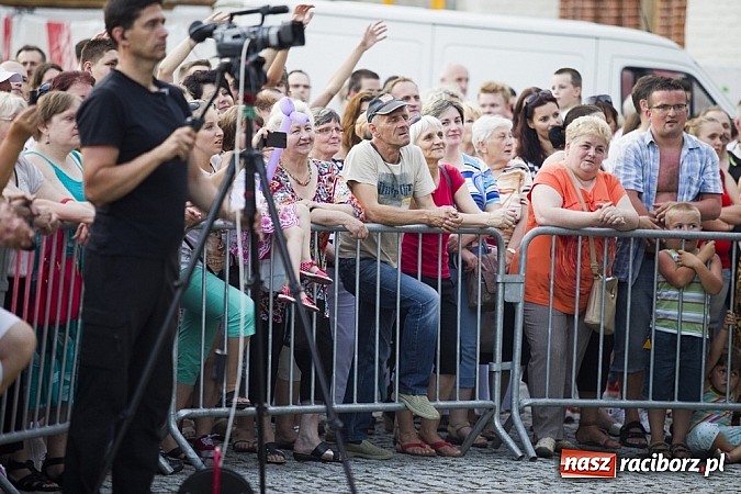 Zdjęcie w galerii na portalu naszraciborz.pl: Krzysztof Krawczyk i Zbigniew Wodecki gwiazdami 115. urodzin Banku Spółdzielczego w Raciborzu wiadomości z regionu