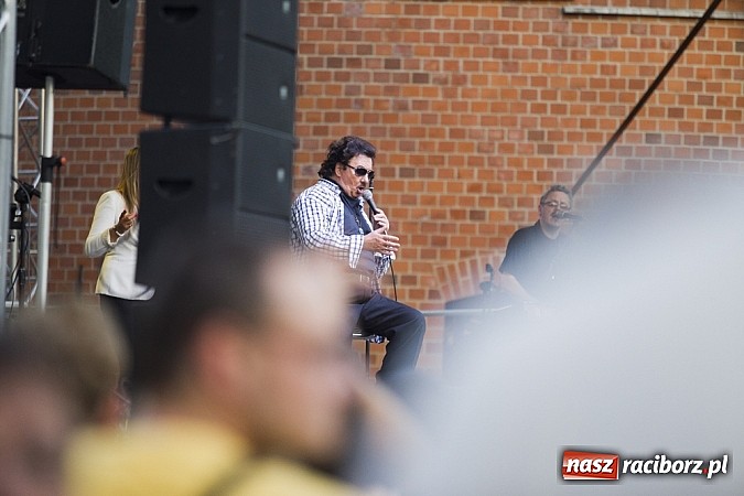 Zdjęcie w galerii na portalu naszraciborz.pl: Krzysztof Krawczyk i Zbigniew Wodecki gwiazdami 115. urodzin Banku Spółdzielczego w Raciborzu wiadomości z regionu