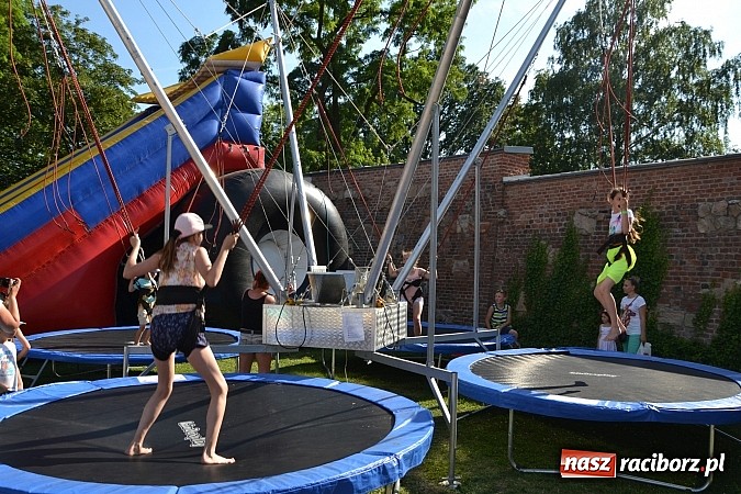 Zdjęcie w galerii na portalu naszraciborz.pl: Krzysztof Krawczyk i Zbigniew Wodecki gwiazdami 115. urodzin Banku Spółdzielczego w Raciborzu wiadomości z regionu