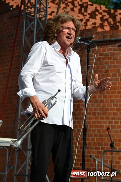 Zdjęcie w galerii na portalu naszraciborz.pl: Krzysztof Krawczyk i Zbigniew Wodecki gwiazdami 115. urodzin Banku Spółdzielczego w Raciborzu wiadomości z regionu