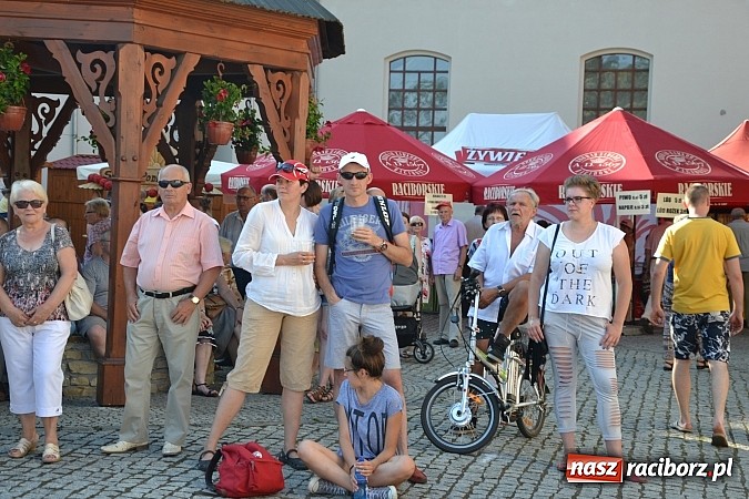 Zdjęcie w galerii na portalu naszraciborz.pl: Krzysztof Krawczyk i Zbigniew Wodecki gwiazdami 115. urodzin Banku Spółdzielczego w Raciborzu wiadomości z regionu