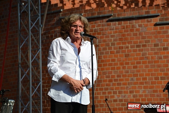 Zdjęcie w galerii na portalu naszraciborz.pl: Krzysztof Krawczyk i Zbigniew Wodecki gwiazdami 115. urodzin Banku Spółdzielczego w Raciborzu wiadomości z regionu