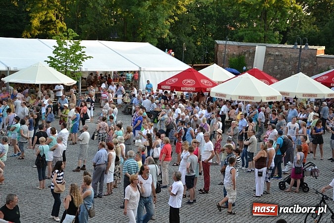 Zdjęcie w galerii na portalu naszraciborz.pl: Krzysztof Krawczyk i Zbigniew Wodecki gwiazdami 115. urodzin Banku Spółdzielczego w Raciborzu wiadomości z regionu
