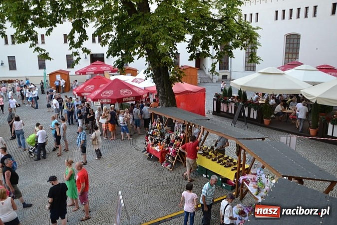 Zdjęcie w galerii na portalu naszraciborz.pl: Krzysztof Krawczyk i Zbigniew Wodecki gwiazdami 115. urodzin Banku Spółdzielczego w Raciborzu wiadomości z regionu