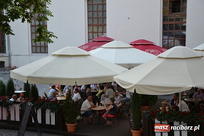 Zdjęcie w galerii na portalu naszraciborz.pl: Krzysztof Krawczyk i Zbigniew Wodecki gwiazdami 115. urodzin Banku Spółdzielczego w Raciborzu wiadomości z regionu