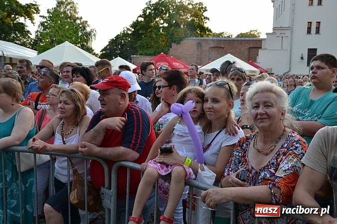 Zdjęcie w galerii na portalu naszraciborz.pl: Krzysztof Krawczyk i Zbigniew Wodecki gwiazdami 115. urodzin Banku Spółdzielczego w Raciborzu wiadomości z regionu