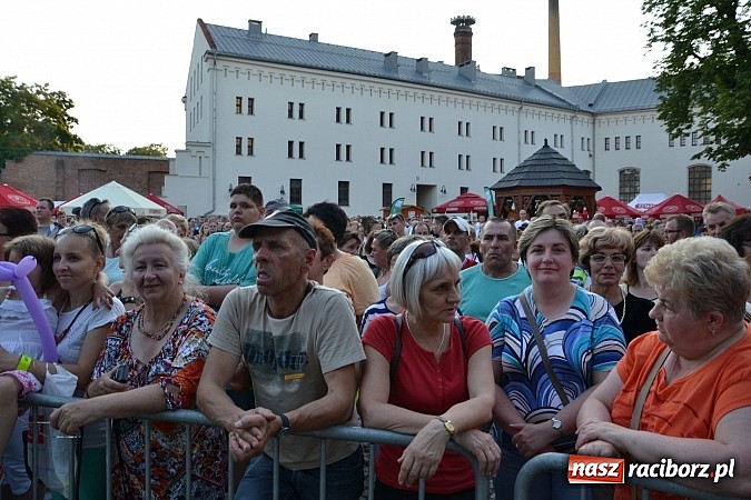 Zdjęcie w galerii na portalu naszraciborz.pl: Krzysztof Krawczyk i Zbigniew Wodecki gwiazdami 115. urodzin Banku Spółdzielczego w Raciborzu wiadomości z regionu