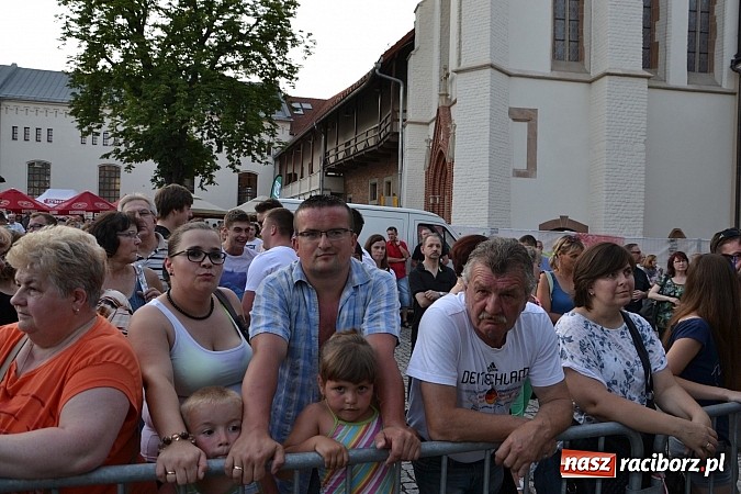 Zdjęcie w galerii na portalu naszraciborz.pl: Krzysztof Krawczyk i Zbigniew Wodecki gwiazdami 115. urodzin Banku Spółdzielczego w Raciborzu wiadomości z regionu
