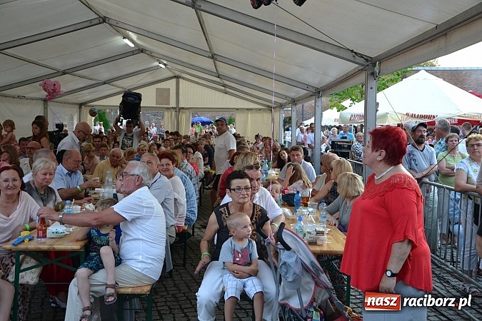 Zdjęcie w galerii na portalu naszraciborz.pl: Krzysztof Krawczyk i Zbigniew Wodecki gwiazdami 115. urodzin Banku Spółdzielczego w Raciborzu wiadomości z regionu