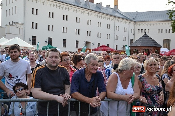 Zdjęcie w galerii na portalu naszraciborz.pl: Krzysztof Krawczyk i Zbigniew Wodecki gwiazdami 115. urodzin Banku Spółdzielczego w Raciborzu wiadomości z regionu