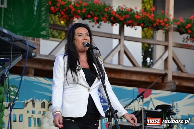 Zdjęcie w galerii na portalu naszraciborz.pl: Krzysztof Krawczyk i Zbigniew Wodecki gwiazdami 115. urodzin Banku Spółdzielczego w Raciborzu wiadomości z regionu