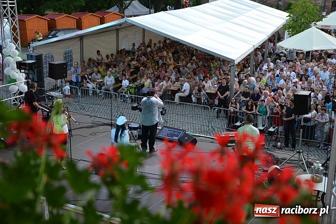 Zdjęcie w galerii na portalu naszraciborz.pl: Krzysztof Krawczyk i Zbigniew Wodecki gwiazdami 115. urodzin Banku Spółdzielczego w Raciborzu wiadomości z regionu
