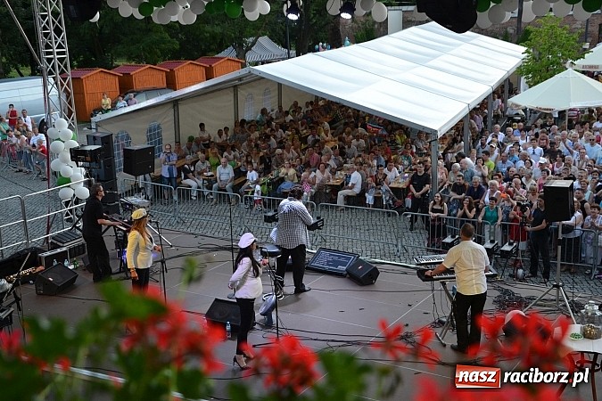 Zdjęcie w galerii na portalu naszraciborz.pl: Krzysztof Krawczyk i Zbigniew Wodecki gwiazdami 115. urodzin Banku Spółdzielczego w Raciborzu wiadomości z regionu