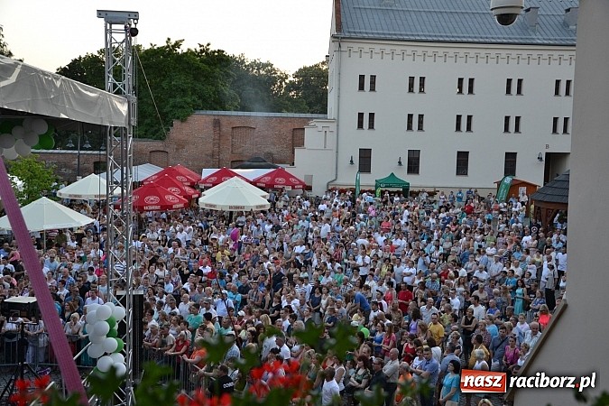 Zdjęcie w galerii na portalu naszraciborz.pl: Krzysztof Krawczyk i Zbigniew Wodecki gwiazdami 115. urodzin Banku Spółdzielczego w Raciborzu wiadomości z regionu
