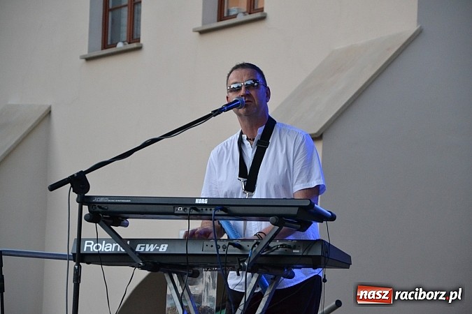 Zdjęcie w galerii na portalu naszraciborz.pl: Krzysztof Krawczyk i Zbigniew Wodecki gwiazdami 115. urodzin Banku Spółdzielczego w Raciborzu wiadomości z regionu