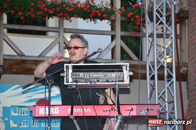 Zdjęcie w galerii na portalu naszraciborz.pl: Krzysztof Krawczyk i Zbigniew Wodecki gwiazdami 115. urodzin Banku Spółdzielczego w Raciborzu wiadomości z regionu