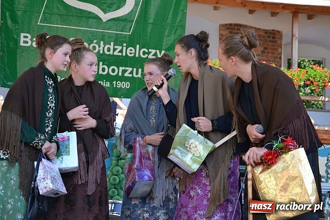 Zdjęcie w galerii na portalu naszraciborz.pl: Krzysztof Krawczyk i Zbigniew Wodecki gwiazdami 115. urodzin Banku Spółdzielczego w Raciborzu wiadomości z regionu