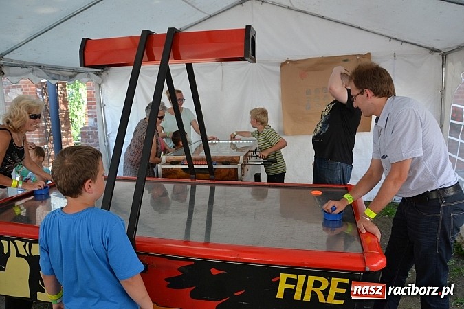 Zdjęcie w galerii na portalu naszraciborz.pl: Krzysztof Krawczyk i Zbigniew Wodecki gwiazdami 115. urodzin Banku Spółdzielczego w Raciborzu wiadomości z regionu