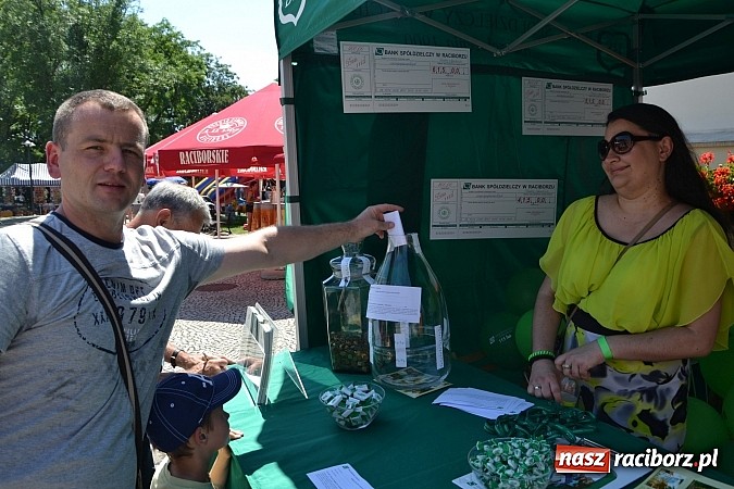 Zdjęcie w galerii na portalu naszraciborz.pl: Krzysztof Krawczyk i Zbigniew Wodecki gwiazdami 115. urodzin Banku Spółdzielczego w Raciborzu wiadomości z regionu
