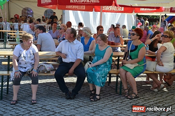 Zdjęcie w galerii na portalu naszraciborz.pl: Krzysztof Krawczyk i Zbigniew Wodecki gwiazdami 115. urodzin Banku Spółdzielczego w Raciborzu wiadomości z regionu