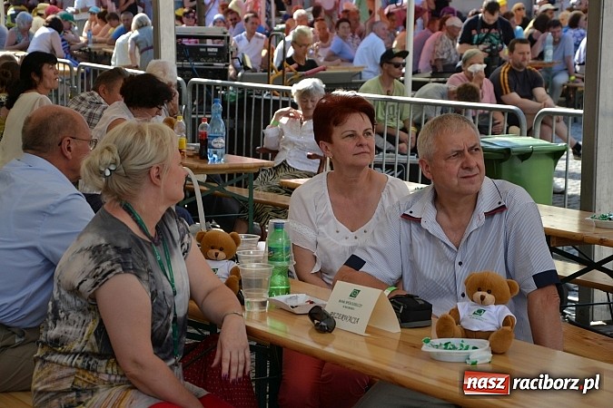 Zdjęcie w galerii na portalu naszraciborz.pl: Krzysztof Krawczyk i Zbigniew Wodecki gwiazdami 115. urodzin Banku Spółdzielczego w Raciborzu wiadomości z regionu