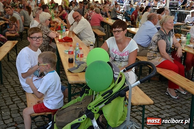Zdjęcie w galerii na portalu naszraciborz.pl: Krzysztof Krawczyk i Zbigniew Wodecki gwiazdami 115. urodzin Banku Spółdzielczego w Raciborzu wiadomości z regionu