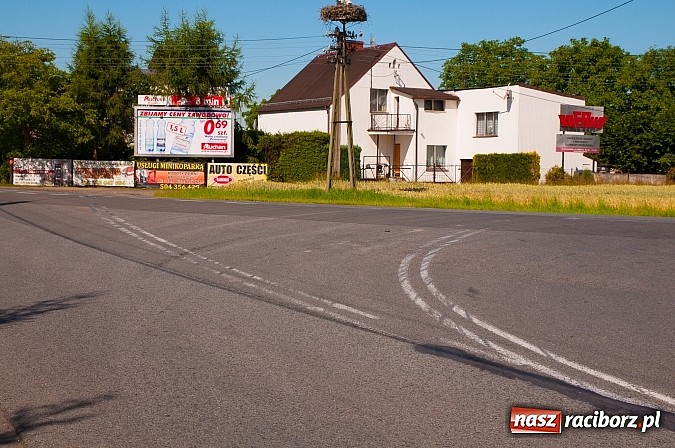 Zdjęcie w galerii na portalu naszraciborz.pl: Dwie linie podwójne ciągłe, za to nie ma chodnika wiadomości z regionu