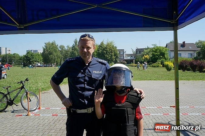 Zdjęcie w galerii na portalu naszraciborz.pl: Policjanci zorganizowali wakacyjny piknik wiadomości z regionu