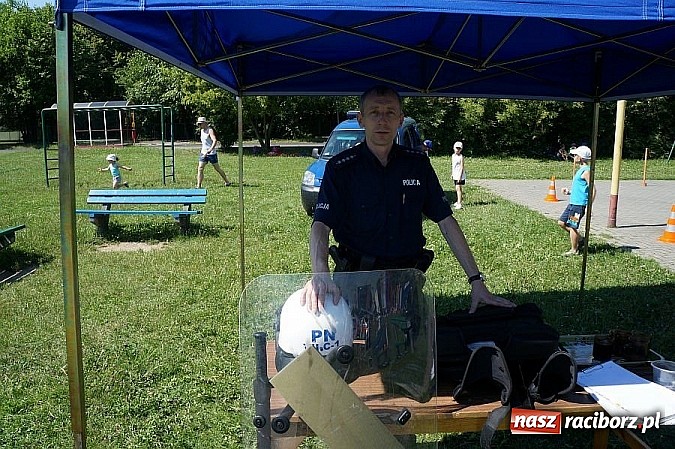 Zdjęcie w galerii na portalu naszraciborz.pl: Policjanci zorganizowali wakacyjny piknik wiadomości z regionu