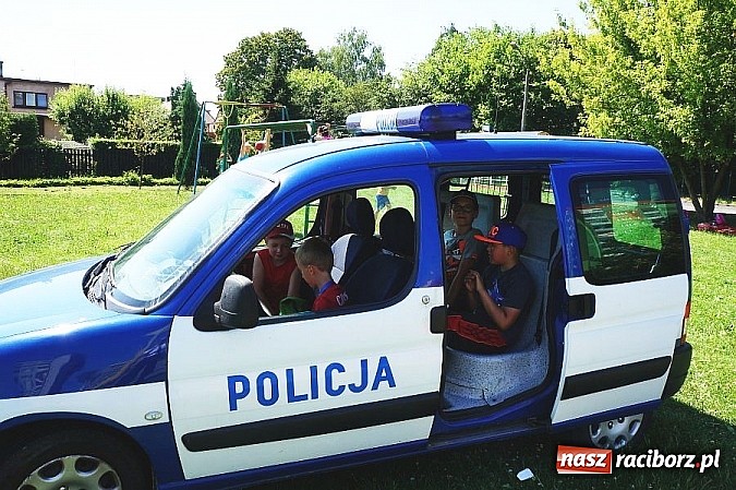 Zdjęcie w galerii na portalu naszraciborz.pl: Policjanci zorganizowali wakacyjny piknik wiadomości z regionu