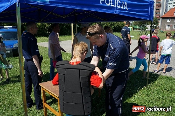 Zdjęcie w galerii na portalu naszraciborz.pl: Policjanci zorganizowali wakacyjny piknik wiadomości z regionu