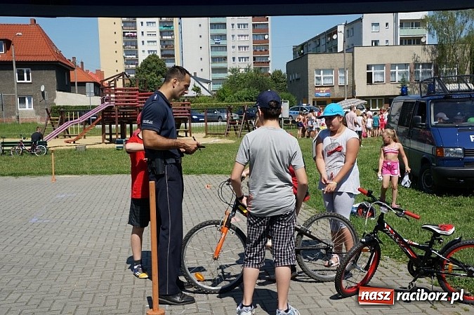 Zdjęcie w galerii na portalu naszraciborz.pl: Policjanci zorganizowali wakacyjny piknik wiadomości z regionu