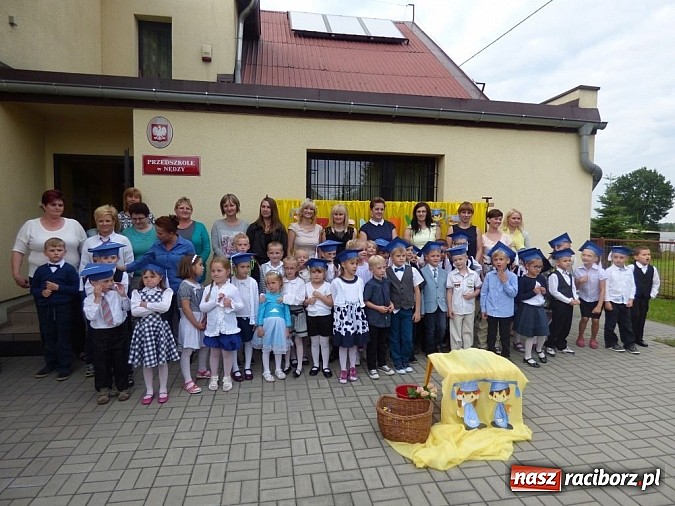 Zdjęcie w galerii na portalu naszraciborz.pl: Nędza: Myszki i Biedronki pożegnały swoje przedszkole  wiadomości z regionu