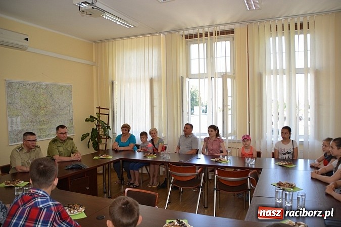 Zdjęcie w galerii na portalu naszraciborz.pl: Śląsko-Małopolski Oddział Straży Granicznej gości dzieci z Ukrainy wiadomości z regionu