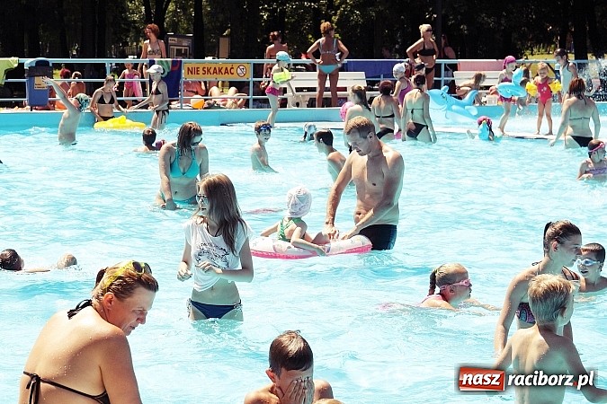 Zdjęcie w galerii na portalu naszraciborz.pl: Basen na ochłodę - zdjęcia z Obory i Szymocic wiadomości z regionu