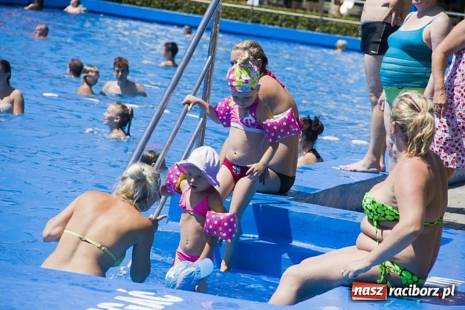 Zdjęcie w galerii na portalu naszraciborz.pl: Basen na ochłodę - zdjęcia z Obory i Szymocic wiadomości z regionu